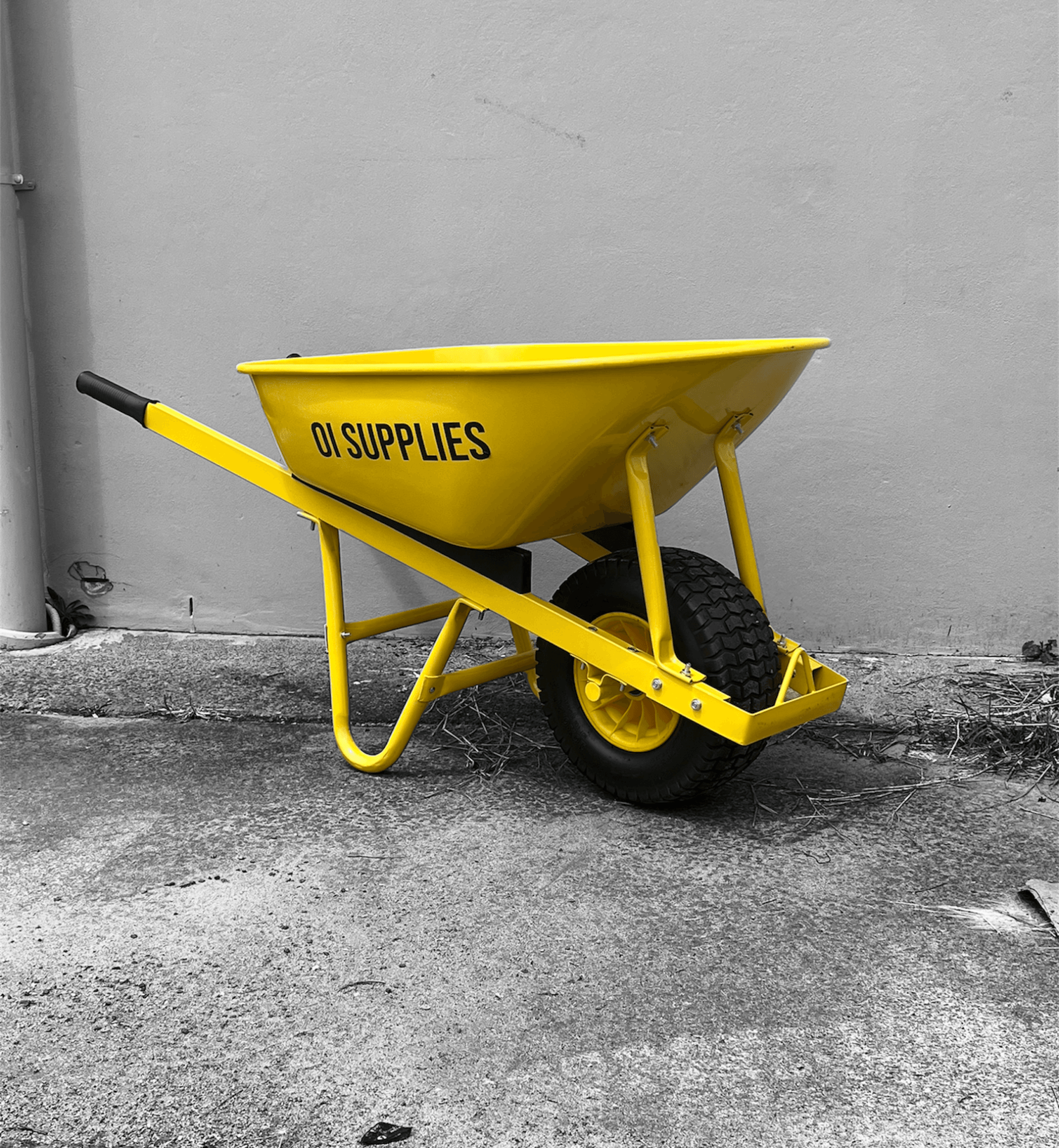 A wheelbarrow suitable for all your construction & gardening needs. | Oi Store Australia